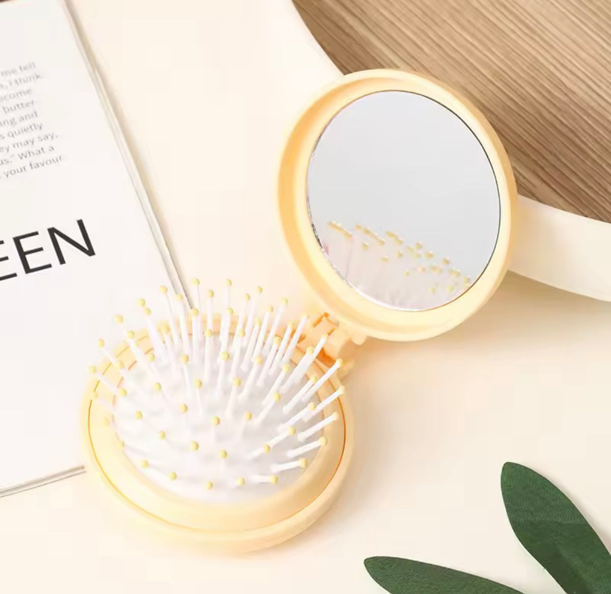š° Usagi Inspired Decoden Compact Mirror & fold out Brush - Chiikawa Collection
